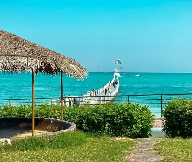 پارک ساحلی مرجان در مسیر کیش‌گردی با ماشین